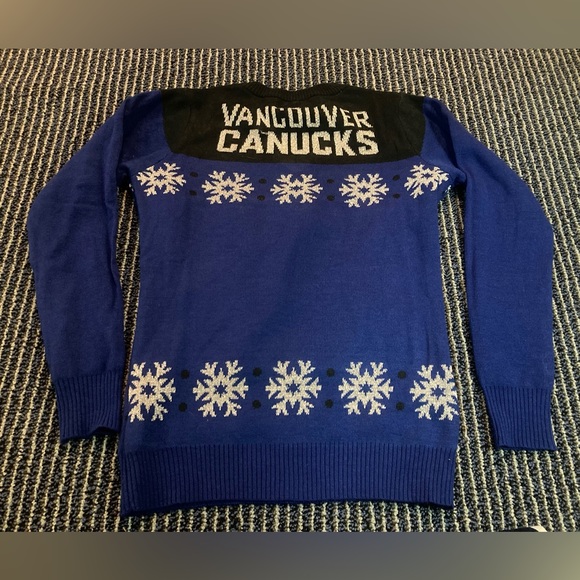 Vancouver Canucks Light Up Women Small XMAS Christmas Holiday UGLY Sweater - Picture 5 of 5